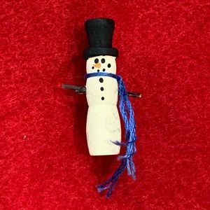 Snowman winter holiday pin K